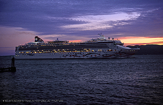 Norwegian Cruise Line's NORWEGIAN STAR